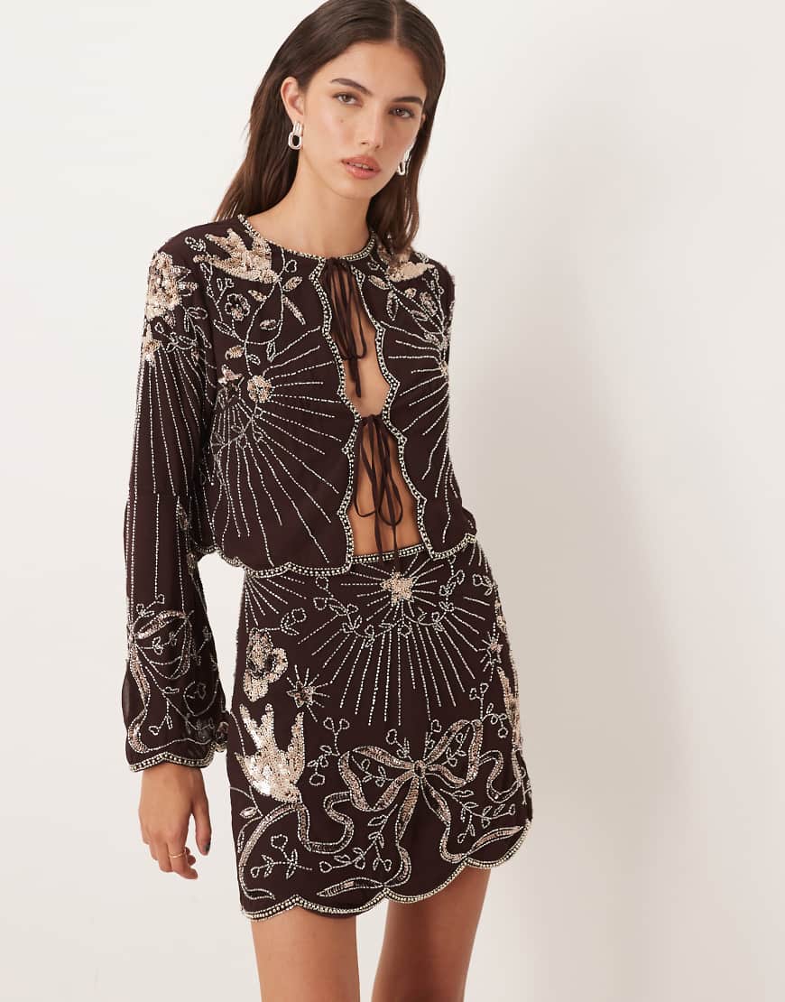 ASOS DESIGN - Langärmlige Bluse in Schokobraun mit Schleifen- und Vogelverzierung, Kombiteil-Brown von ASOS DESIGN