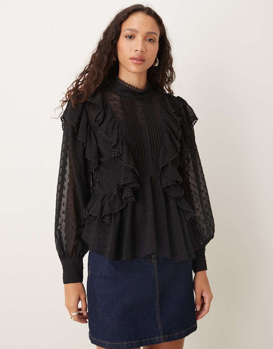 ASOS DESIGN - Langärmlige Bluse in Schwarz mit Rüschen und Stickerei von ASOS DESIGN