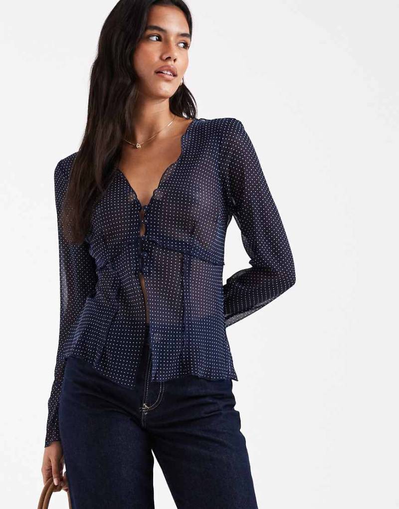 ASOS DESIGN - Langärmlige Chiffon-Bluse mit gebundener Vorderseite und Polka Dots-Bunt von ASOS DESIGN