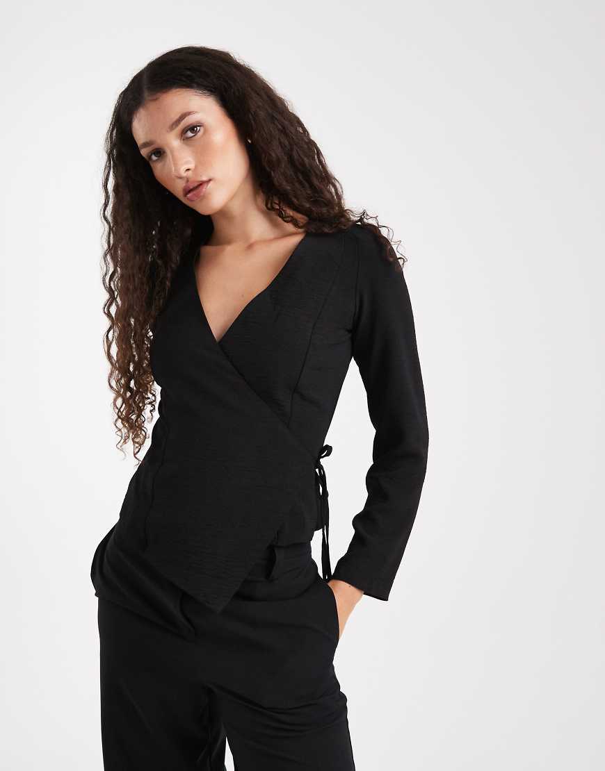 ASOS DESIGN - Langärmlige Wickel-Bluse mit Strukturmuster-Bunt von ASOS DESIGN