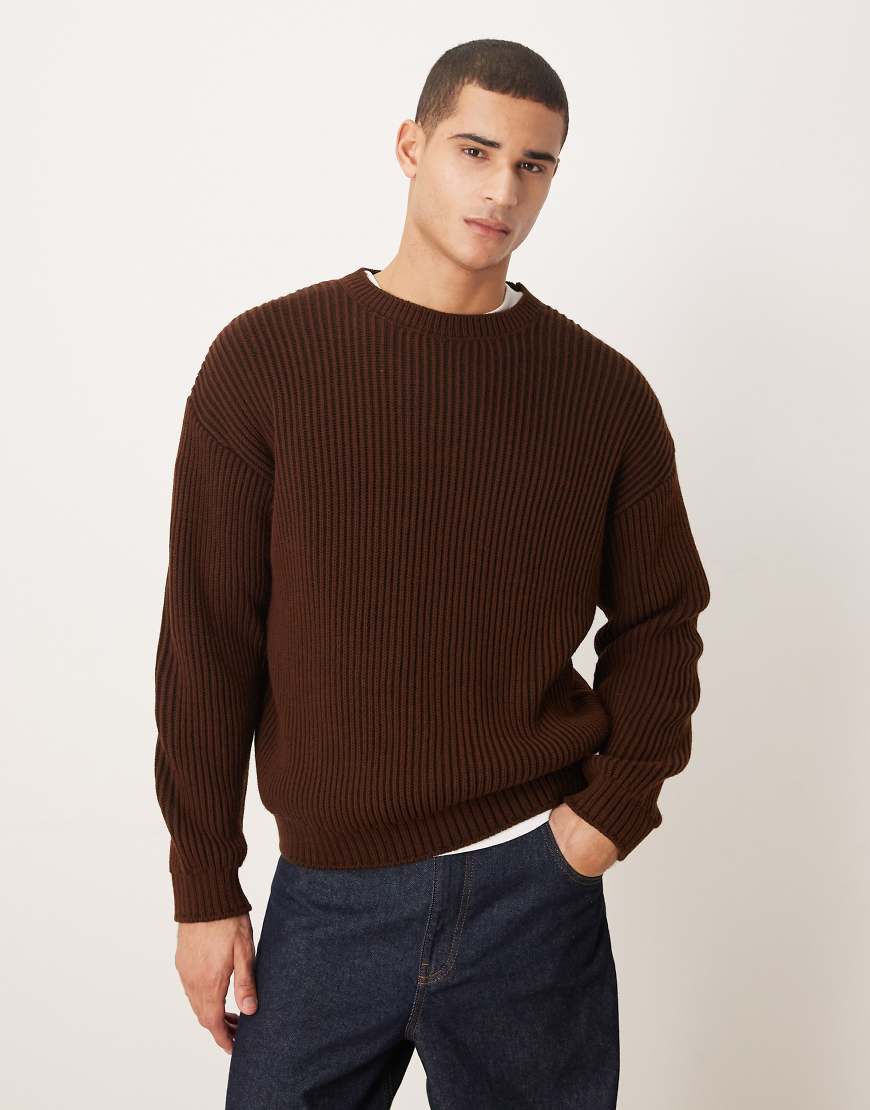 ASOS DESIGN - Langärmliger, gerippter Relaxed-Fit-Strickpullover in Braun mit Rundhalsausschnitt-Brown von ASOS DESIGN