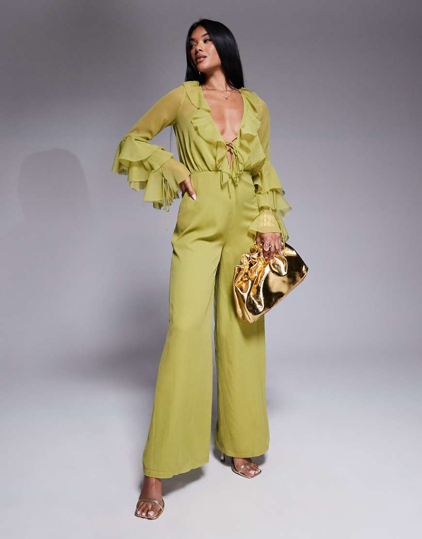 ASOS DESIGN - Langärmliger Jumpsuit in Olivgrün mit Rüschen und Bindedetail von ASOS DESIGN