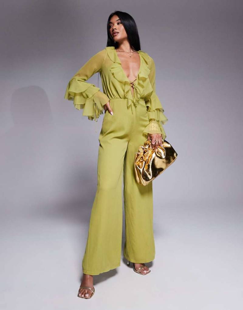 ASOS DESIGN - Langärmliger Jumpsuit in Olivgrün mit Rüschen und Bindedetail von ASOS DESIGN
