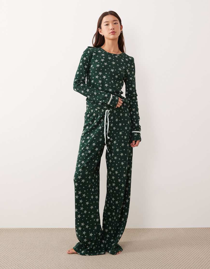 ASOS DESIGN - Langärmliger Pyjama in Grün mit Sternenmuster, Waffelstruktur und weiten Hosenbeinen, Geschenkset-Marineblau von ASOS DESIGN