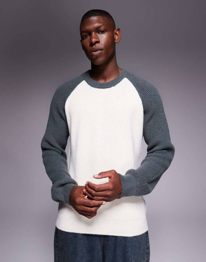 ASOS DESIGN - Langärmliger Relaxed-Fit-Strickpullover in Weiß mit Raglanärmeln und Rundhalsausschnitt von ASOS DESIGN