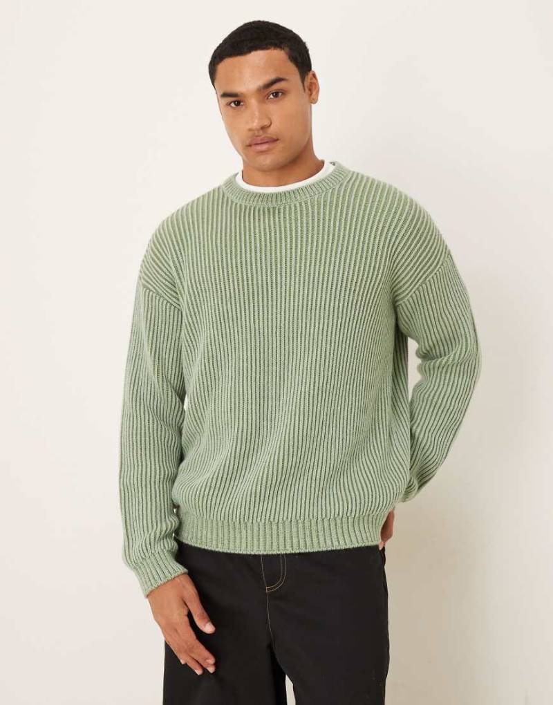ASOS DESIGN - Langärmliger Relaxed-Fit-Strickpullover in gestreiftem Khaki mit Rundhalsausschnitt-Grün von ASOS DESIGN