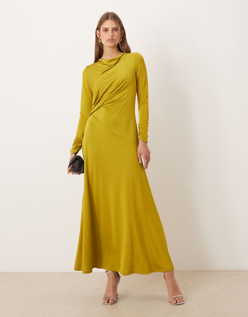 ASOS DESIGN - Langärmliges, gerafftes Maxikleid in Grün mit Knotendetail von ASOS DESIGN