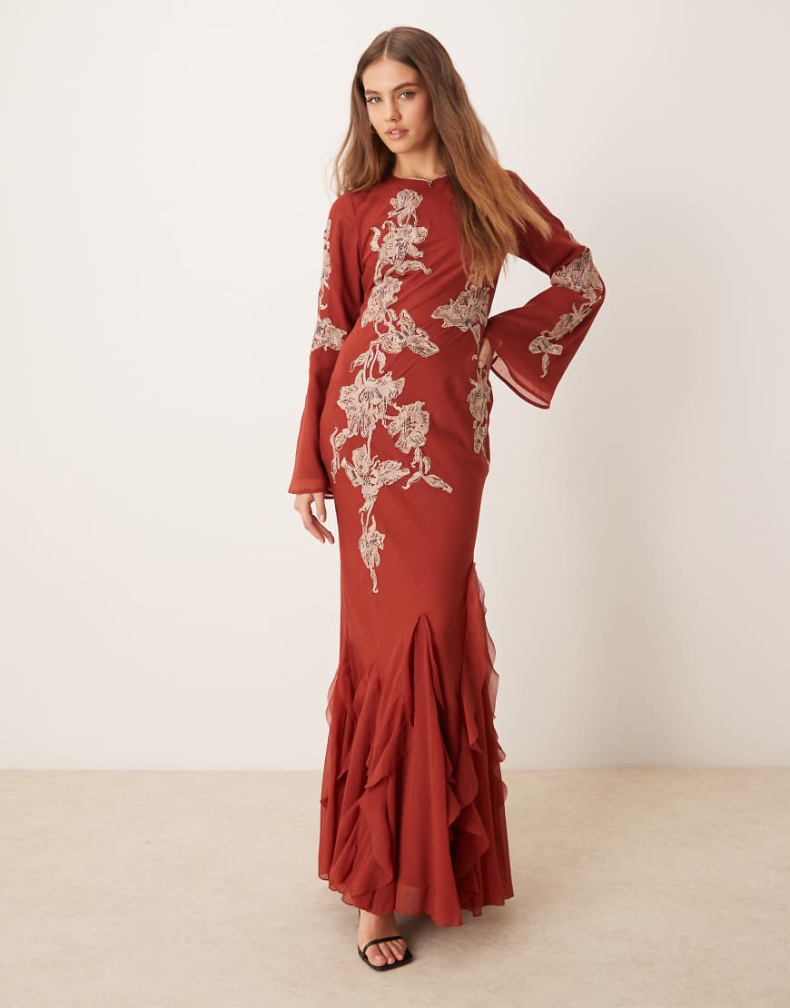 ASOS DESIGN - Langärmliges, gerafftes und asymmetrisch geschnittenes Maxikleid in dunklem Rost mit Blütenverzierung-Rot ASOS DESIGN - Langärmliges, gerafftes und asymmetrisch geschnittenes Maxikleid in dunklem Rost mit Blütenverzierung-Rot von ASOS DESIGN