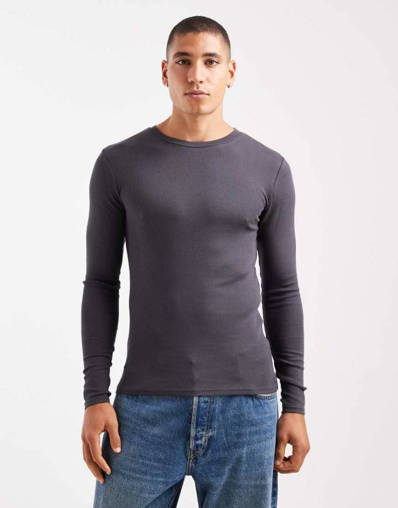 ASOS DESIGN - Langärmliges, geripptes Basic-Muskelshirt in Anthrazit-Grau von ASOS DESIGN
