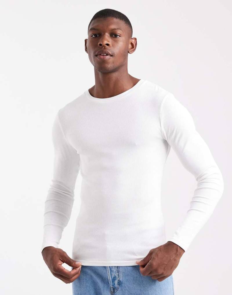 ASOS DESIGN - Langärmliges, geripptes Basic-T-Shirt in Weiß mit körperbetontem Schnitt von ASOS DESIGN