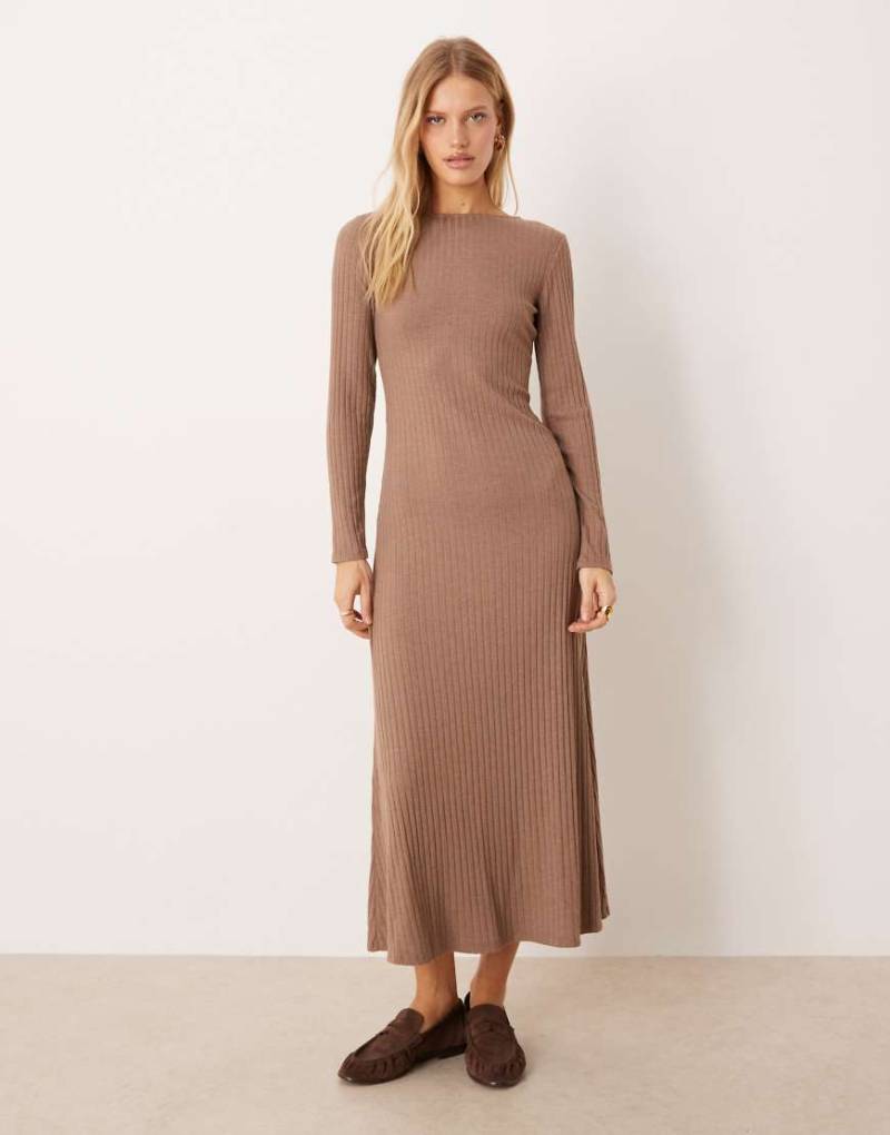 ASOS DESIGN - Langärmliges, geripptes Maxikleid in Hellbraun mit Ziernaht-Brown von ASOS DESIGN