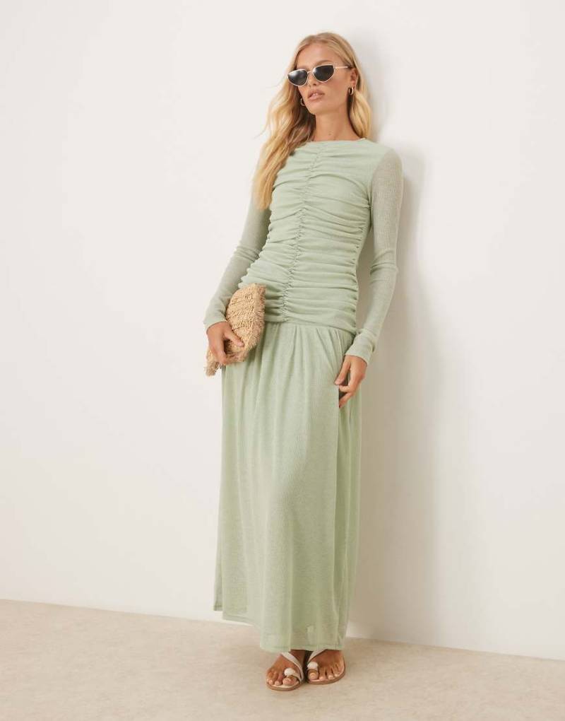 ASOS DESIGN - Langärmliges, geripptes Maxikleid in Minzgrün mit geraffter Vorderseite von ASOS DESIGN