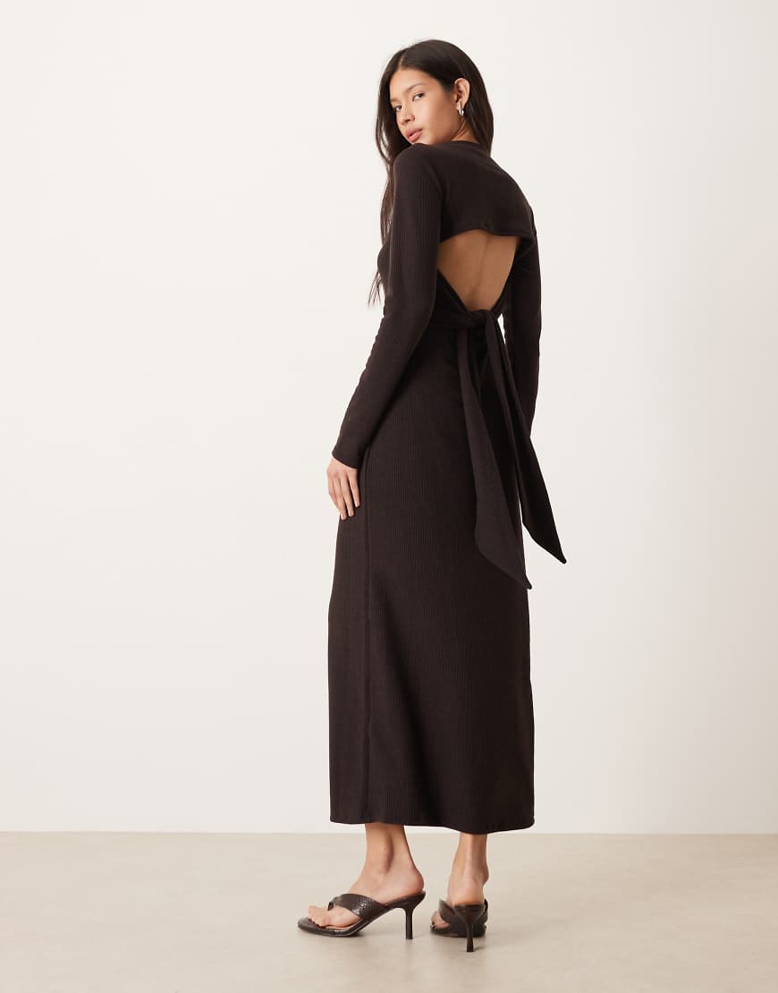 ASOS DESIGN - Langärmliges, geripptes Maxikleid in Schokobraun mit gebundener Rückseite-Brown von ASOS DESIGN