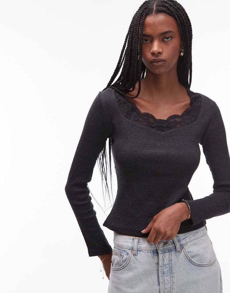 ASOS DESIGN - Langärmliges, geripptes Oberteil in Anthrazit mit Herzausschnitt und Spitzenborte-Gelb von ASOS DESIGN