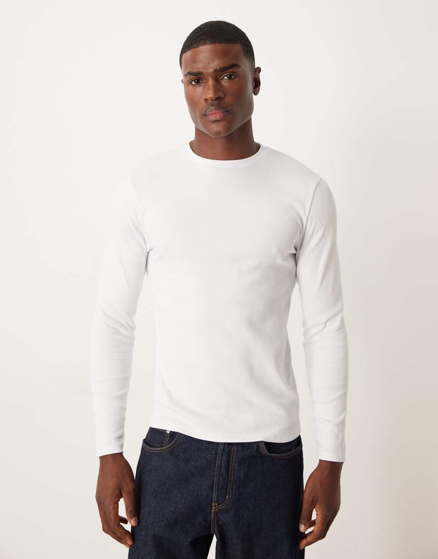 ASOS DESIGN - Langärmliges, geripptes Slim-Fit-Shirt in Weiß von ASOS DESIGN