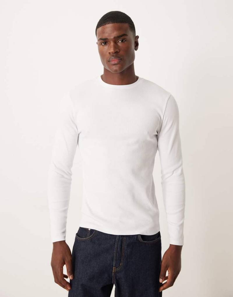ASOS DESIGN - Langärmliges, geripptes Slim-Fit-Shirt in Weiß von ASOS DESIGN