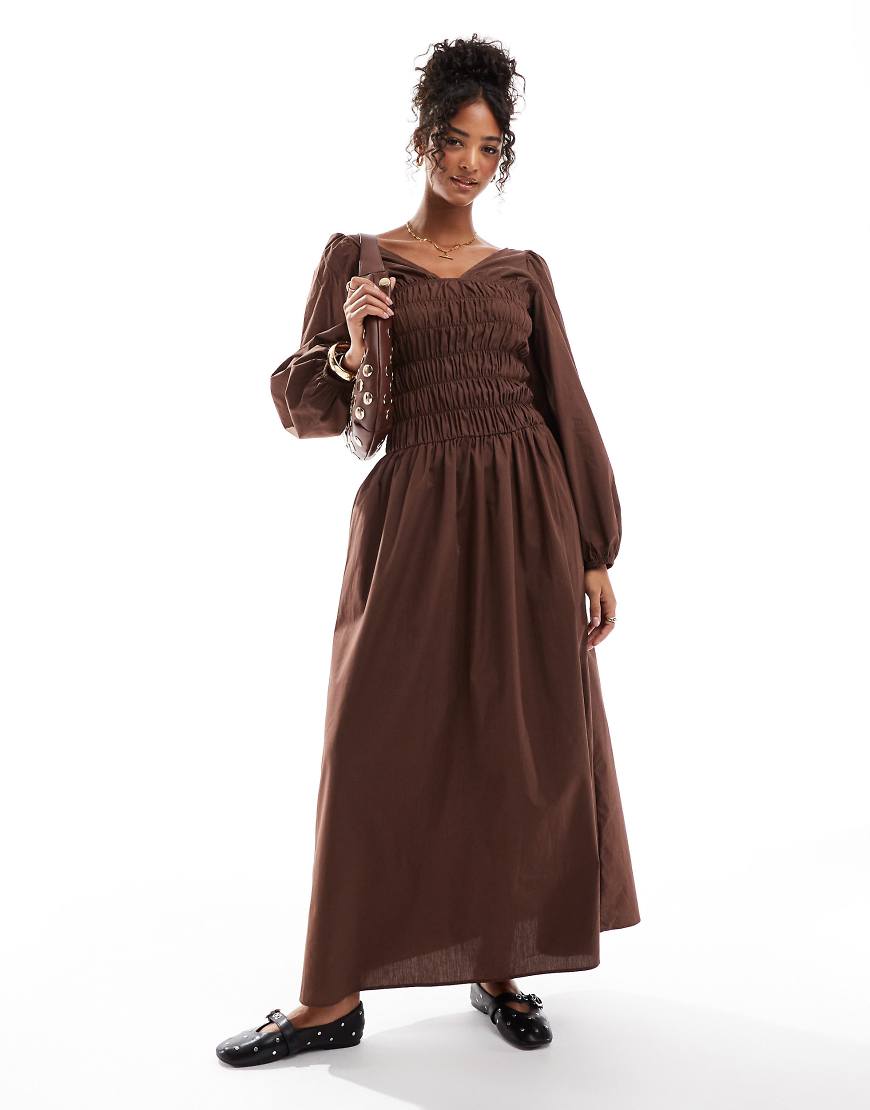 ASOS DESIGN - Langärmliges, gesmoktes Maxikleid in Schokobraun ASOS DESIGN - Langärmliges, gesmoktes Maxikleid in Schokobraun von ASOS DESIGN