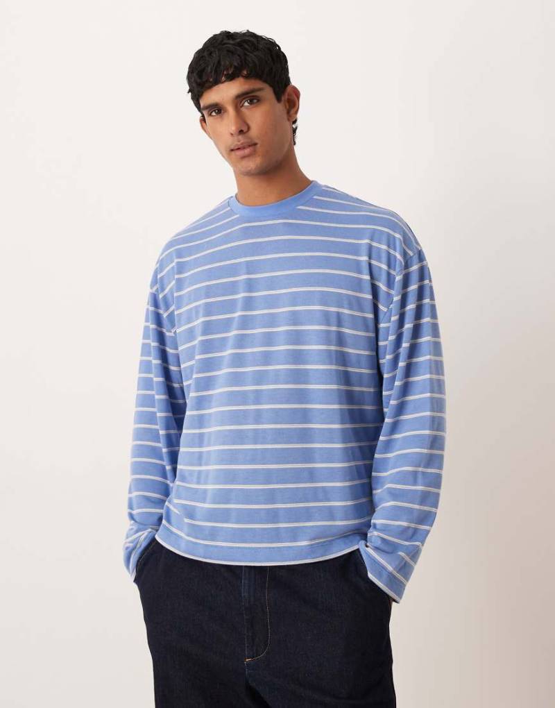 ASOS DESIGN - Langärmliges, gestreiftes Oversize-T-Shirt in strukturiertem Blau und Weiß mit kastigem Schnitt-Bunt von ASOS DESIGN