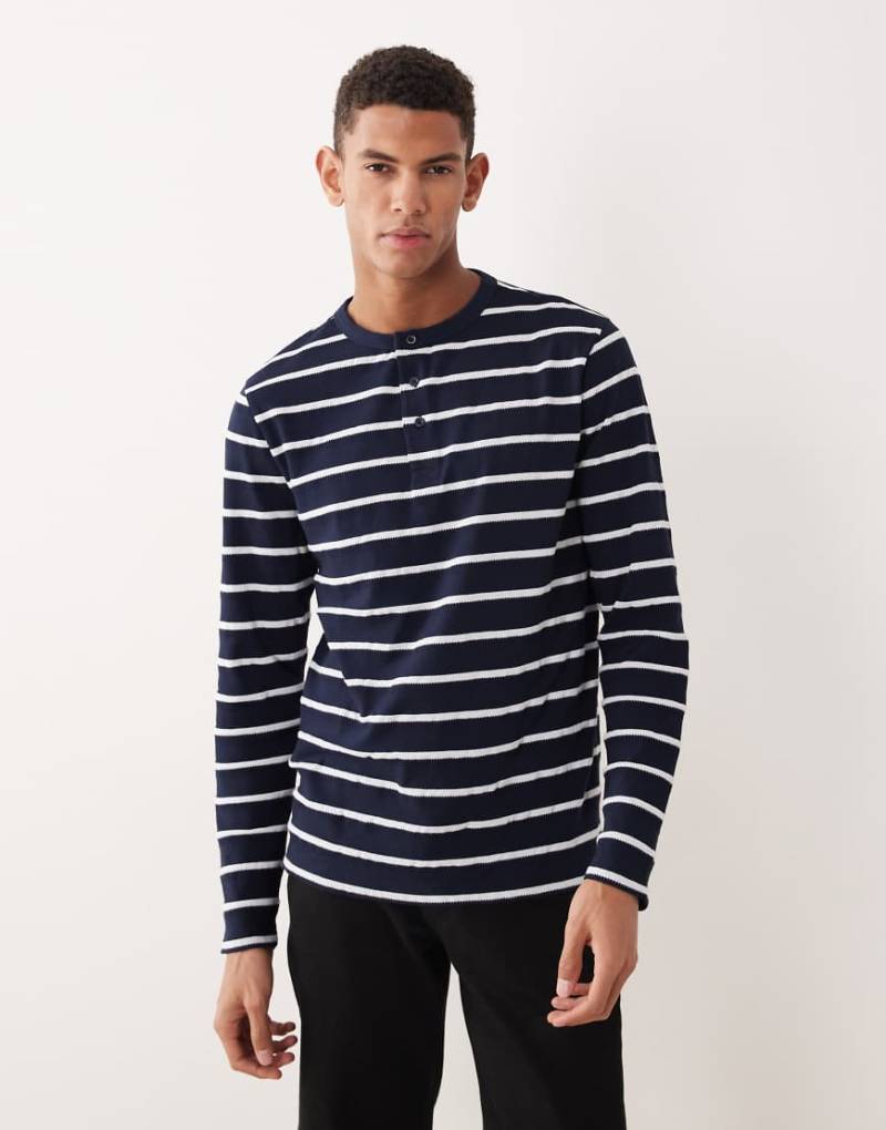ASOS DESIGN - Langärmliges, gestreiftes Shirt in Marineblau und Weiß mit Henley-Ausschnitt von ASOS DESIGN