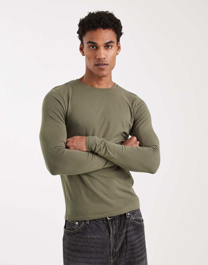 ASOS DESIGN - Langärmliges, körperbetontes Basic-T-Shirt in Khaki-Grün von ASOS DESIGN