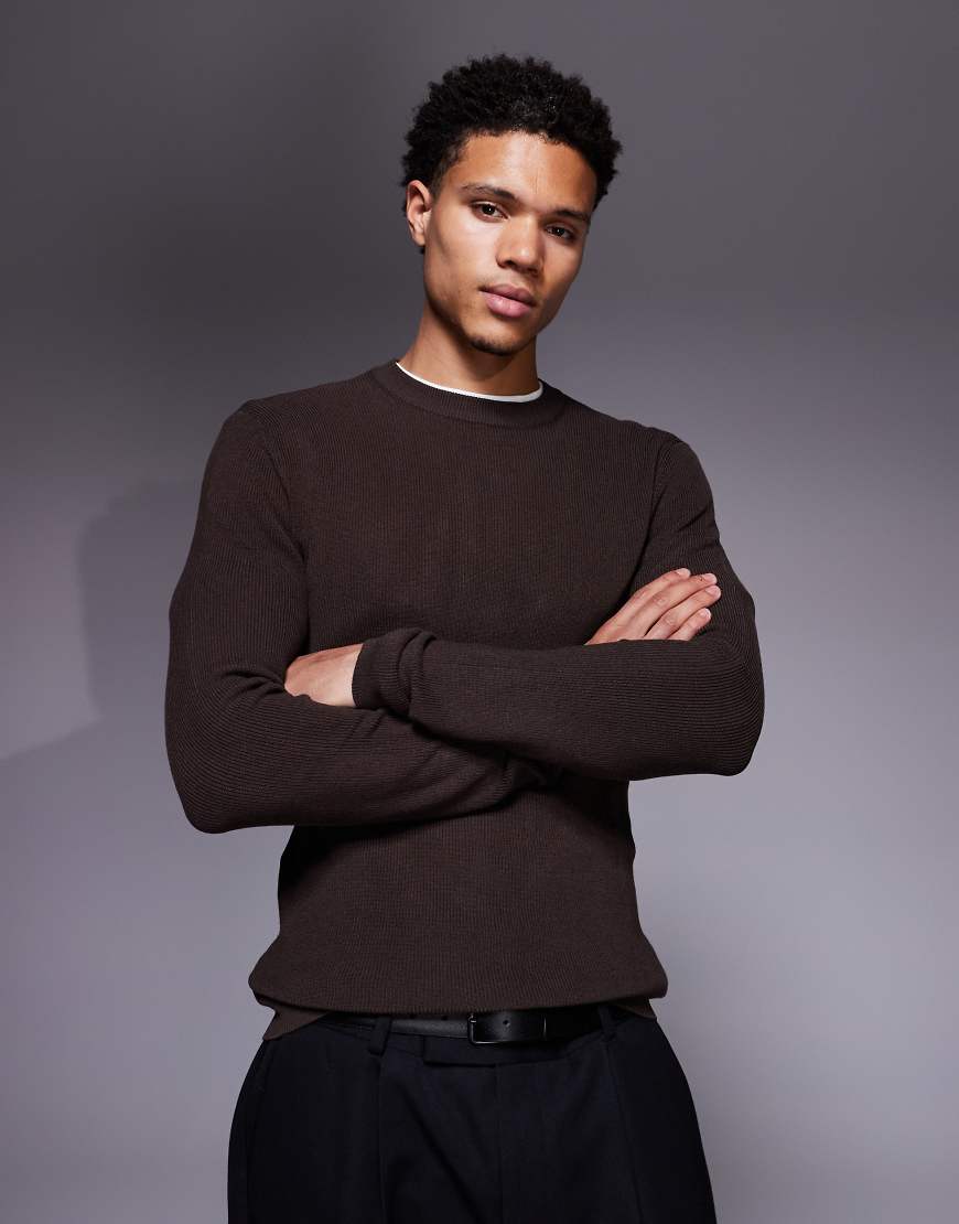 ASOS DESIGN - Langärmliges, körperbetontes Strick-Shirt in Braun mit Rundhalsausschnitt-Brown von ASOS DESIGN