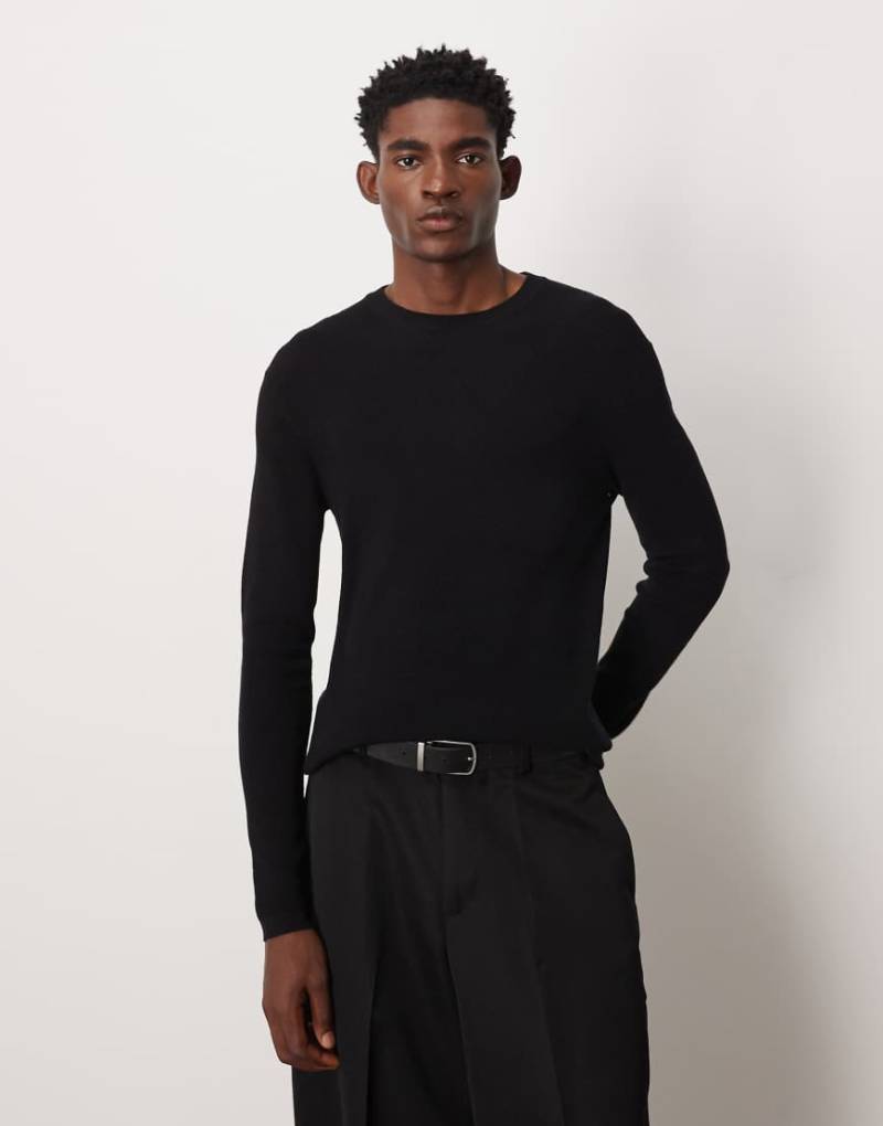 ASOS DESIGN - Langärmliges, körperbetontes Strick-T-Shirt in Schwarz mit Rundhalsausschnitt von ASOS DESIGN