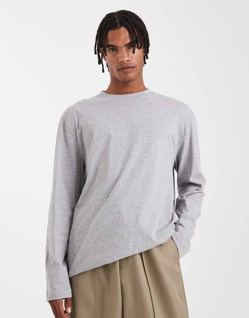 ASOS DESIGN - Langärmliges, locker geschnittenes Basic-T-Shirt in meliertem Grau von ASOS DESIGN