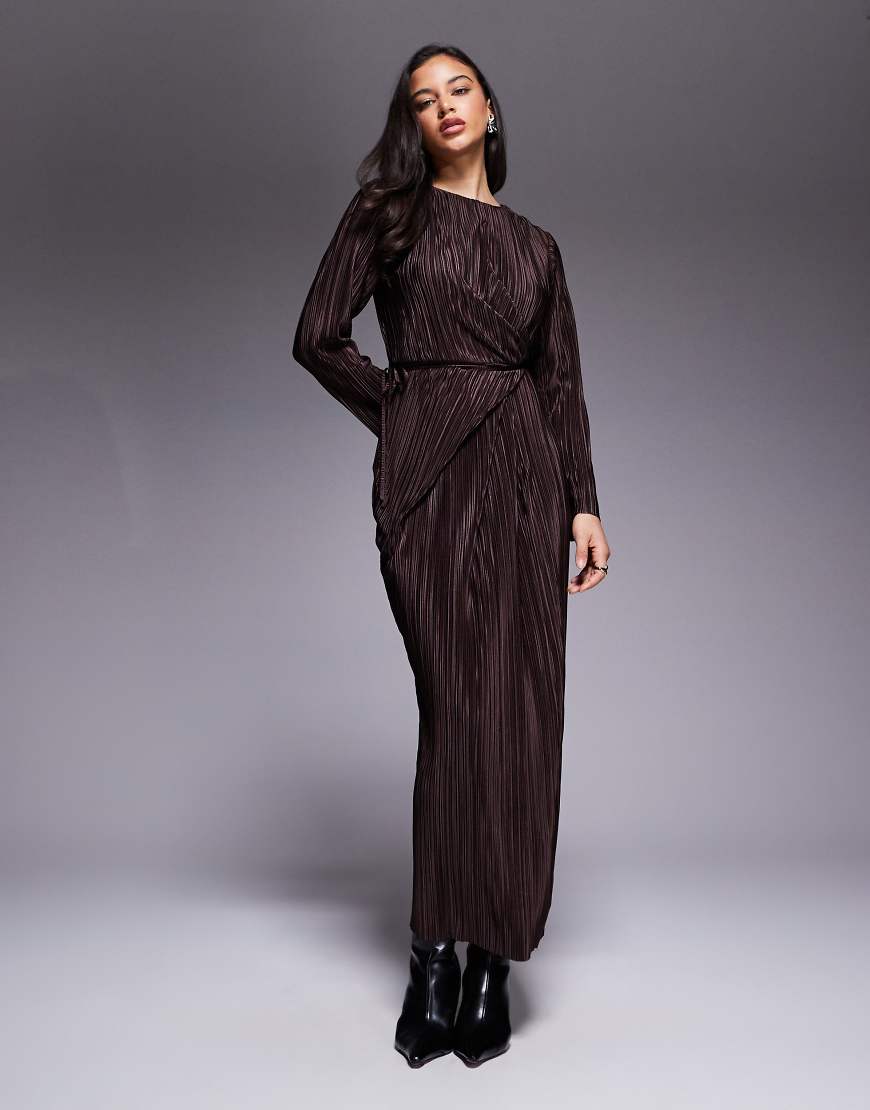 ASOS DESIGN - Langärmliges, plissiertes Wickel-Maxikleid in Schokobraun mit Taillenschnürung-Brown von ASOS DESIGN