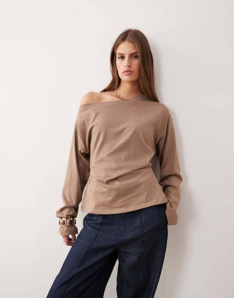 ASOS DESIGN - Langärmliges, schulterfreies T-Shirt in Mokka mit Korsett-Taille-Grau von ASOS DESIGN
