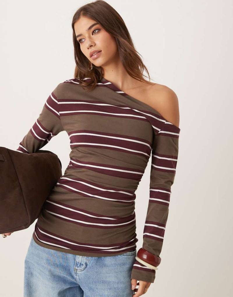 ASOS DESIGN - Langärmliges, schulterfreies T-Shirt in Khaki mit Korsett-Taille und Streifen-Bunt von ASOS DESIGN