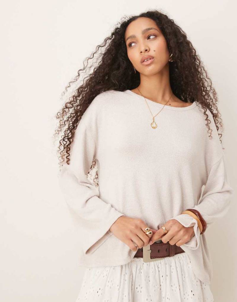ASOS DESIGN - Langärmliges, strukturiertes Strick-Shirt in Steinbeige mit Zipfelsaum-Neutral von ASOS DESIGN