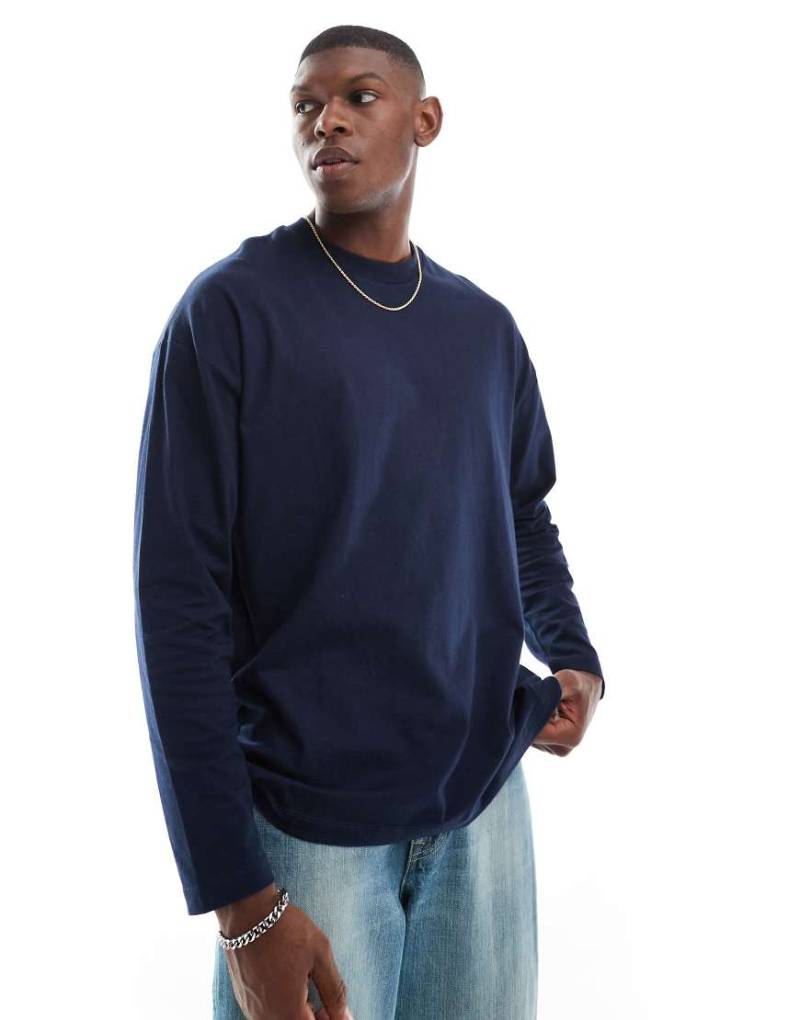 ASOS DESIGN - Langärmliges Basic-T-Shirt in Marineblau mit Oversize-Schnitt von ASOS DESIGN