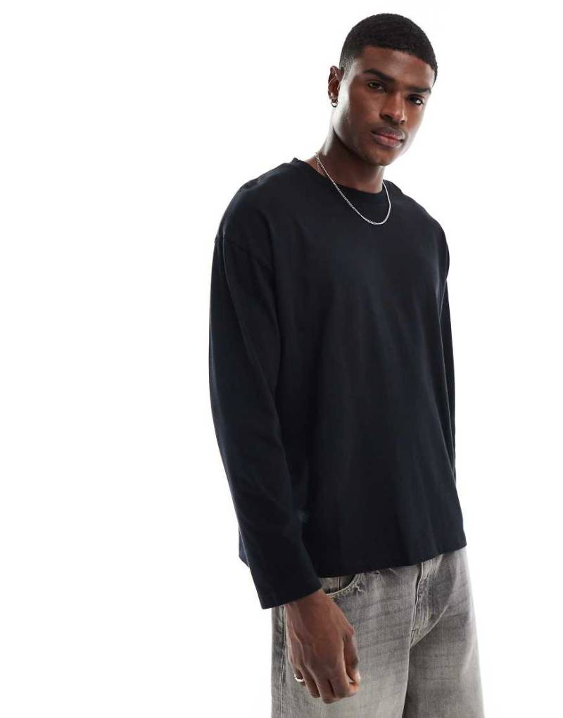 ASOS DESIGN - Langärmliges Basic-T-Shirt in Schwarz mit Oversize-Passform von ASOS DESIGN