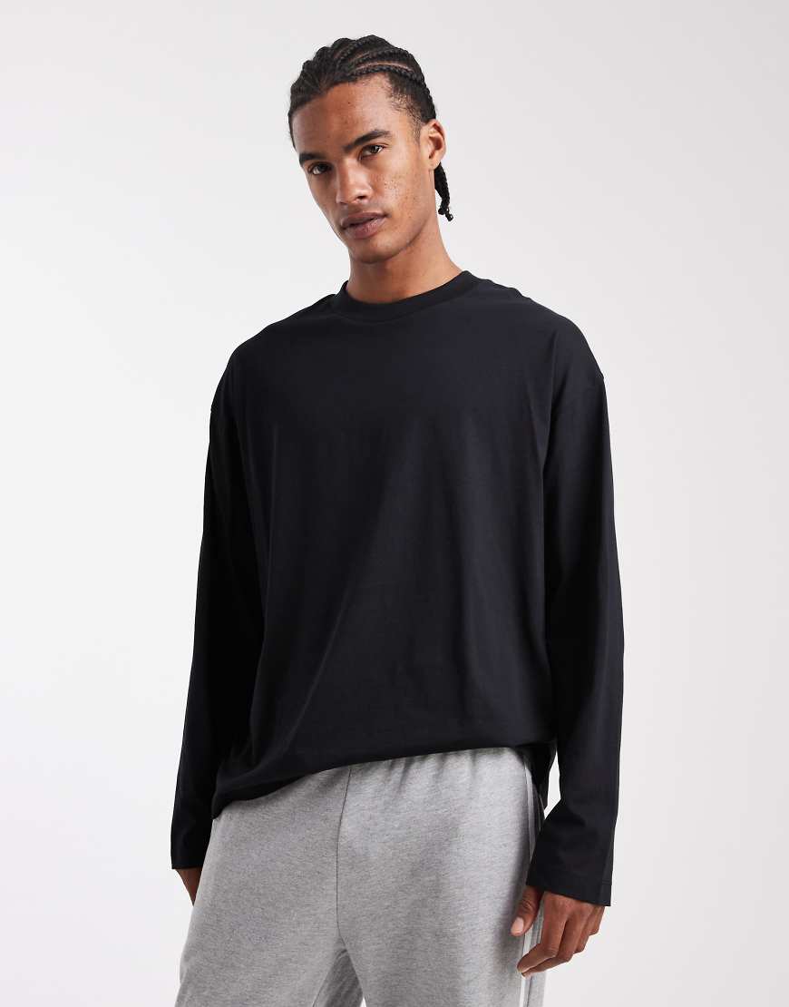 ASOS DESIGN - Langärmliges Basic-Shirt in Schwarz mit Oversize-Schnitt von ASOS DESIGN