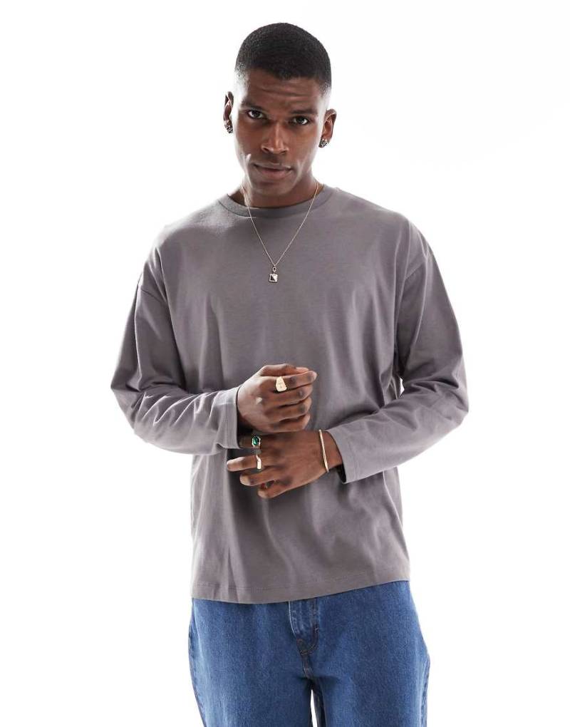 ASOS DESIGN - Langärmliges Basic-Shirt in Anthrazit mit Oversize-Schnitt-Grau von ASOS DESIGN