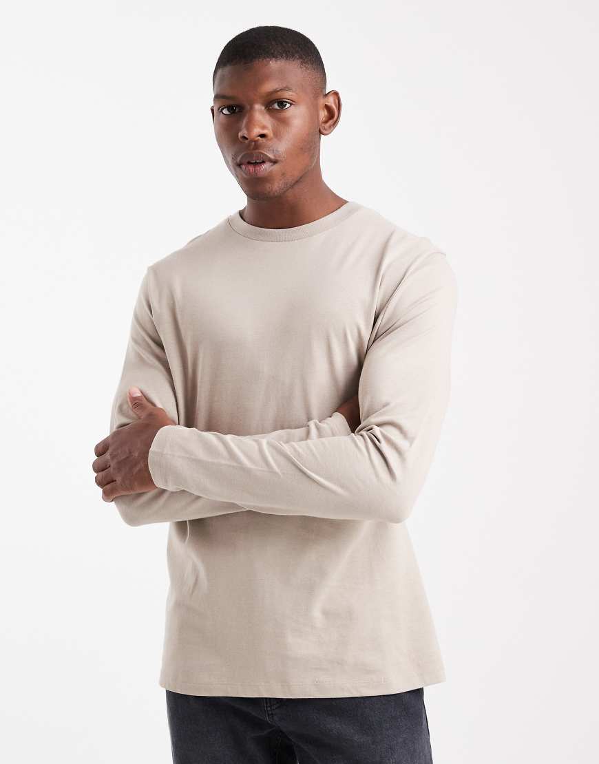 ASOS DESIGN - Langärmliges Basic-T-Shirt in Beige mit Rundhalsausschnitt-Neutral von ASOS DESIGN