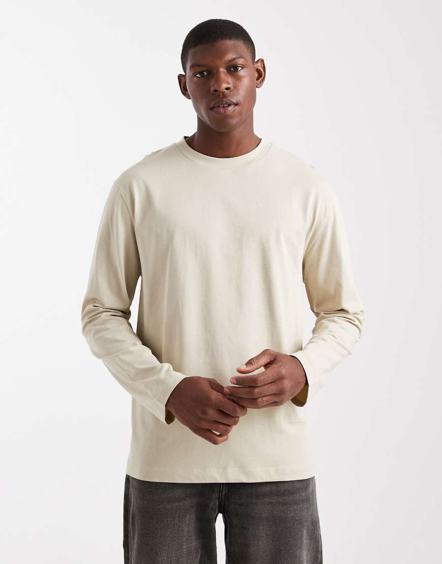 ASOS DESIGN - Langärmliges Basic-T-Shirt in Beige mit lockerem Schnitt-Neutral von ASOS DESIGN