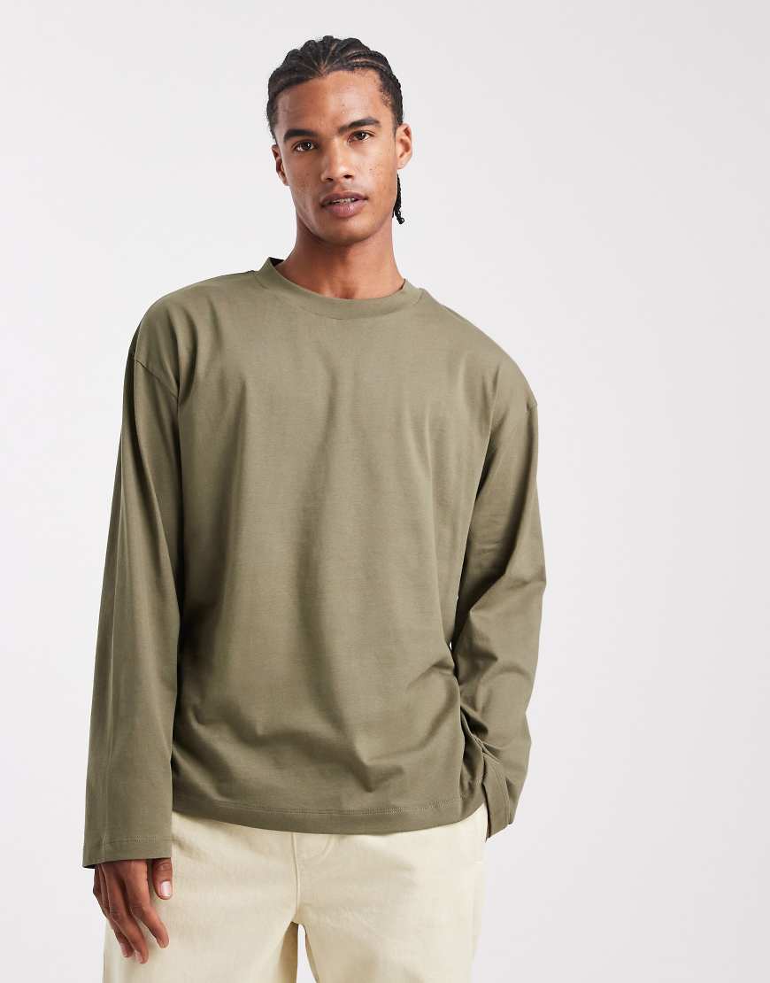 ASOS DESIGN - Langärmliges Basic-T-Shirt in Khaki mit Oversize-Schnitt-Grün von ASOS DESIGN