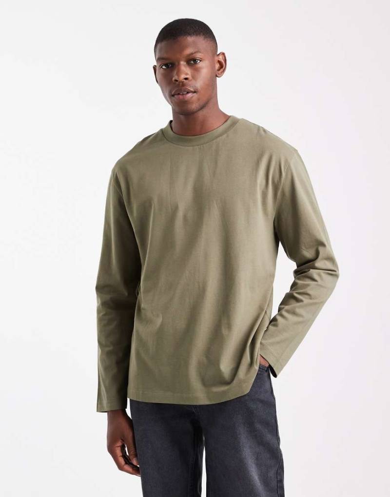 ASOS DESIGN - Langärmliges Basic-T-Shirt in Khaki mit lockerem Schnitt-Grün von ASOS DESIGN