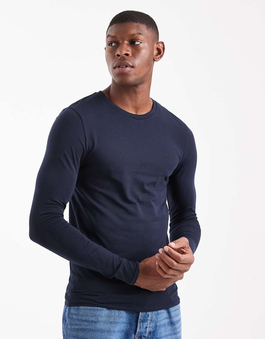 ASOS DESIGN - Langärmliges Basic-T-Shirt in Marineblau mit körperbetontem Schnitt von ASOS DESIGN
