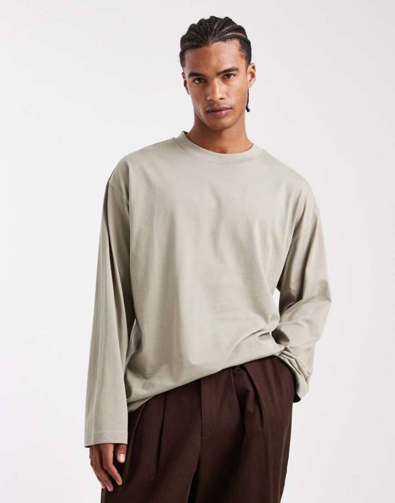 ASOS DESIGN - Langärmliges Basic-T-Shirt in Salbeigrün mit Oversize-Schnitt von ASOS DESIGN