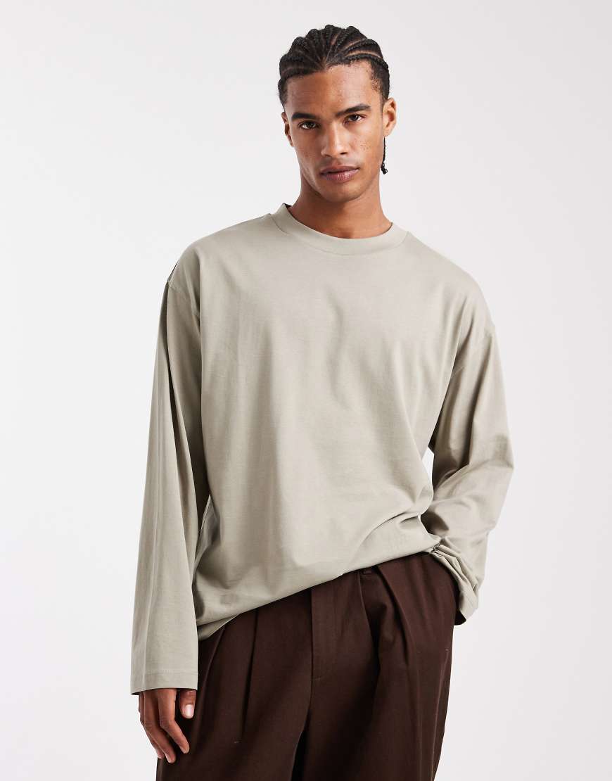 ASOS DESIGN - Langärmliges Basic-T-Shirt in Salbeigrün mit Oversize-Schnitt von ASOS DESIGN
