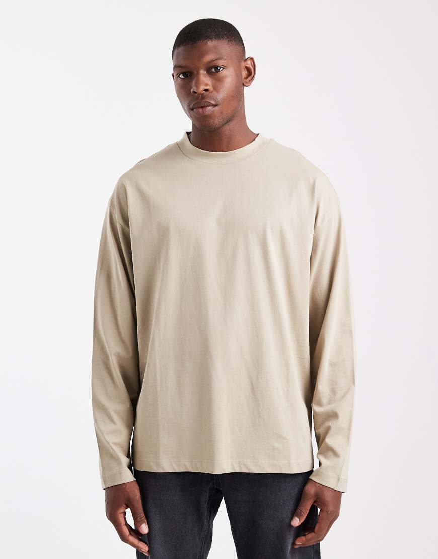 ASOS DESIGN - Langärmliges Basic-T-Shirt in Steinbeige mit Oversize-Schnitt-Neutral von ASOS DESIGN
