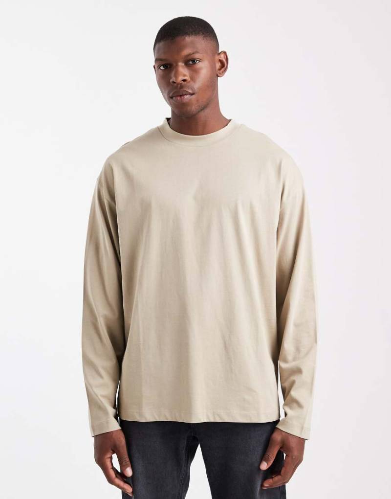 ASOS DESIGN - Langärmliges Basic-T-Shirt in Steinbeige mit Oversize-Schnitt-Neutral von ASOS DESIGN