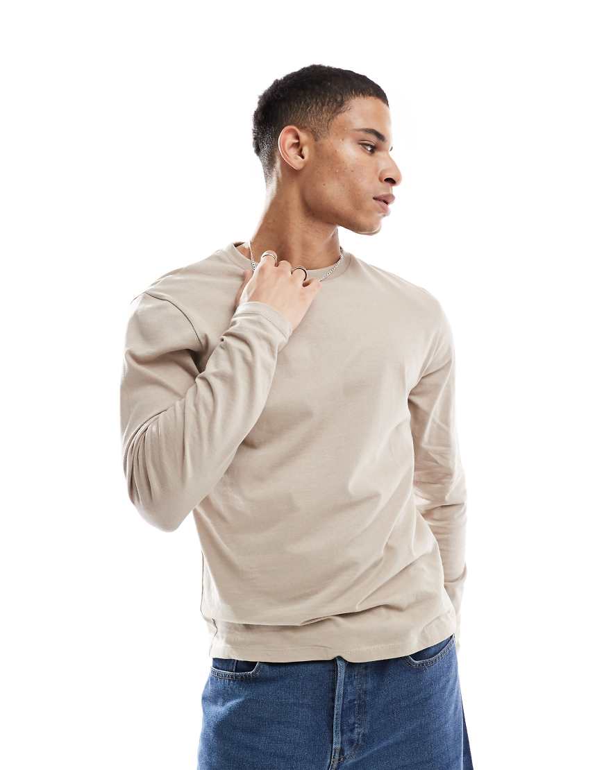 ASOS DESIGN - Langärmliges Basic-T-Shirt in Steinbeige mit Rundhalsausschnitt-Neutral von ASOS DESIGN