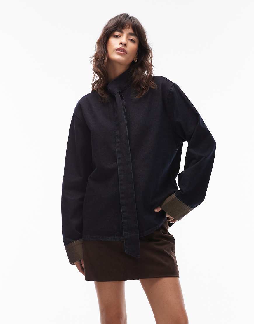 ASOS DESIGN - Langärmliges Denim-Oberteil in Indigoblau mit braunem Farbstich und Schluppe von ASOS DESIGN