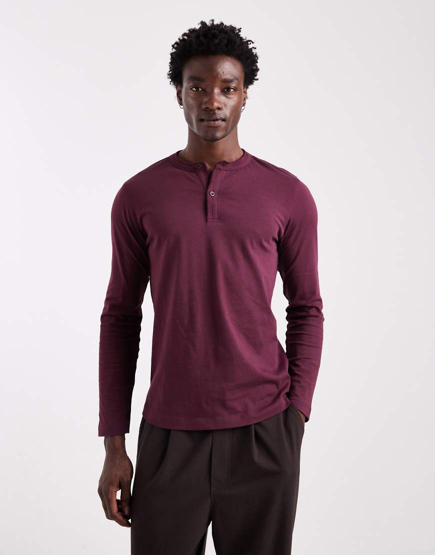 ASOS DESIGN - Langärmliges Henley-T-Shirt in Burgunderrot mit überschnittener Schulterpartie ASOS DESIGN - Langärmliges Henley-T-Shirt in Burgunderrot mit überschnittener Schulterpartie von ASOS DESIGN
