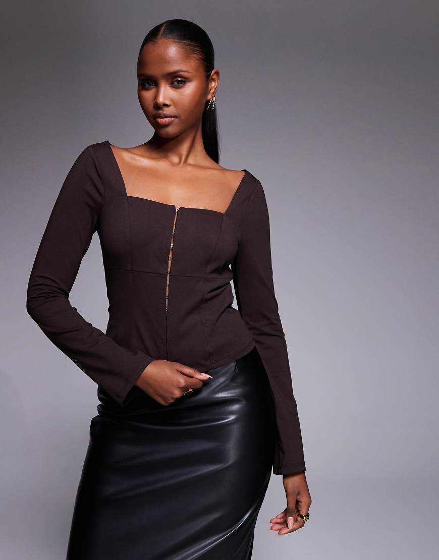 ASOS DESIGN - Langärmliges Korsettoberteil in Schokobraun mit eckigem Ausschnitt-Brown von ASOS DESIGN