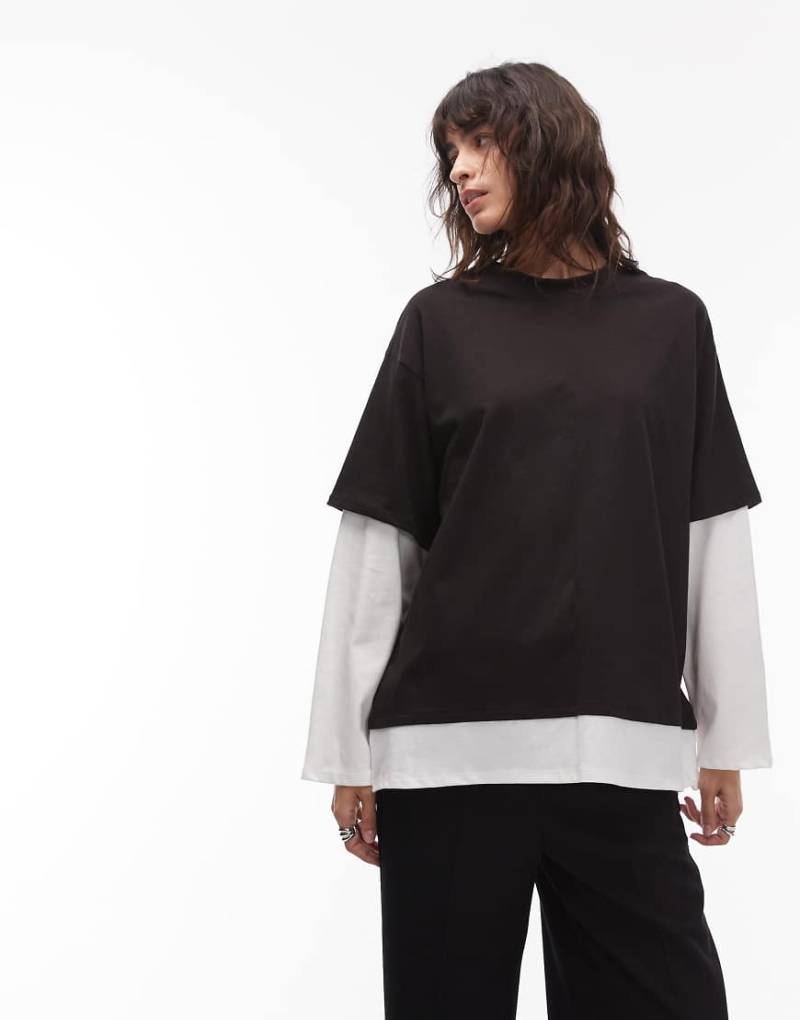 ASOS DESIGN - Langärmliges Lagenlook-Shirt in Schwarz und Weiß mit Oversize-Schnitt-Bunt von ASOS DESIGN