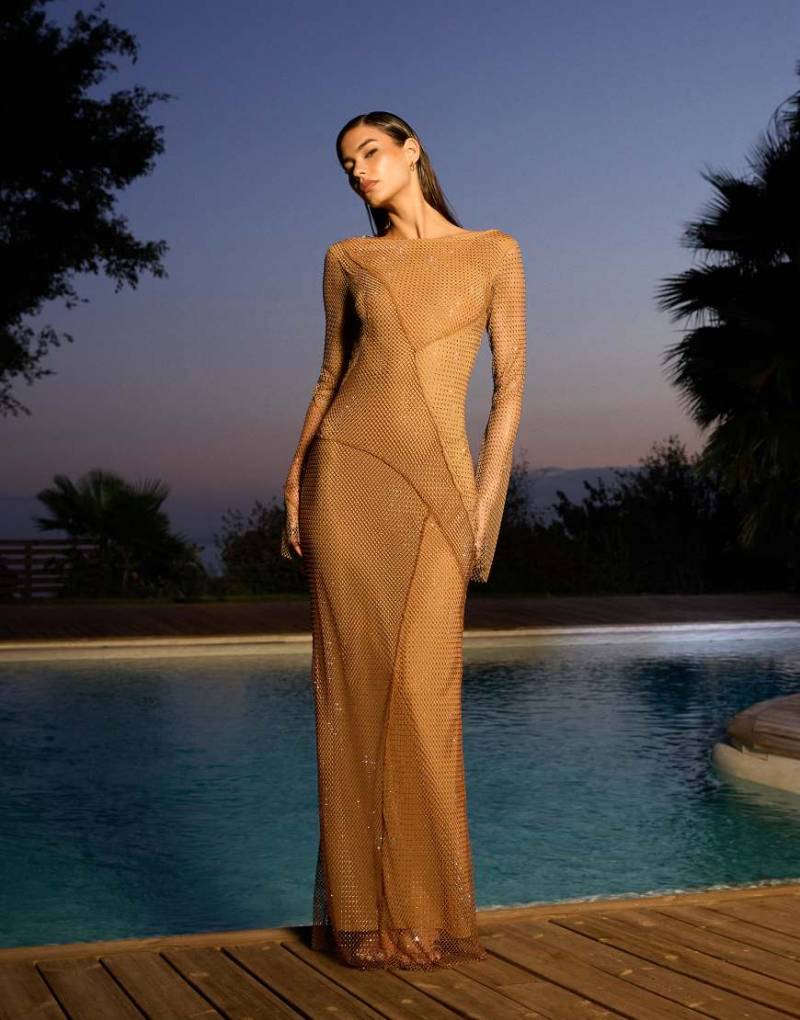 ASOS DESIGN - Langärmliges Maxikleid aus Fischnetz in Bronze mit gespleißtem Muster und Hotfix-Verzierung-Neutral von ASOS DESIGN